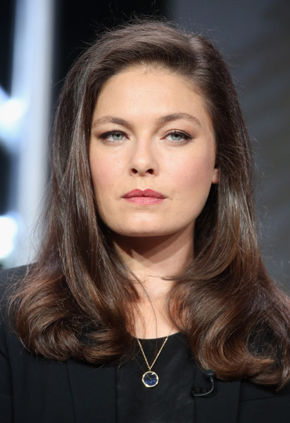 Biographie d'Alexa Davalos, Âge, Taille, Poids et Valeur Nette - gmedia