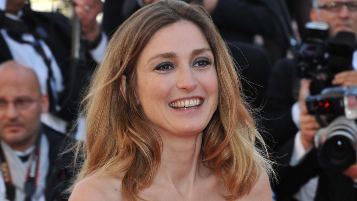 Julie Gayet revele la regle que Francois Hollande a imposee dans leur vie privee On a decide de…