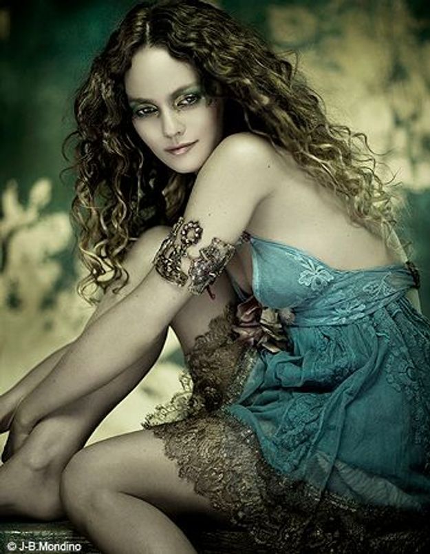 search image 2 Quelle a été la meilleure pour la carrière de Vanessa Paradis, chanteuse ou mannequin ? 2